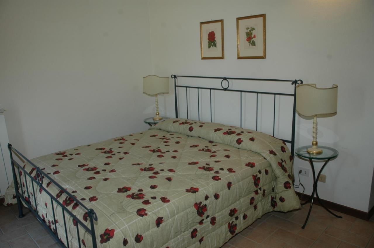 Aparthotel Residenza Torre Acquatino Spello Zimmer foto